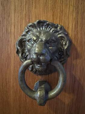 Wohnungstür - *Großzügige 4-Zi-Wohnung mit Balkon*