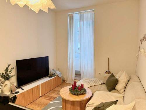 Einblick Wohnzimmer - Etagenwohnung mit 80,00 m&sup2; in Karlsruhe zur Miete