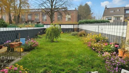 Garten mit Gartentor - Reihenmittelhaus in Grevenbroich-Neurath - ruhige Lage & großes Raumangebot