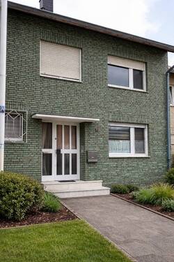 Vorderansicht - 4 Zimmer Reihenmittelhaus zum Kaufen in Grevenbroich