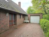 Hauseingang und Garage - 3 Zimmer Einfamilienhaus zum Kaufen in Schwerinsdorf