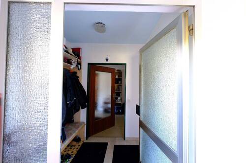 Garderobe - Doppelhaushälfte mit 139,00 m² in Vilsheim zum Kaufen