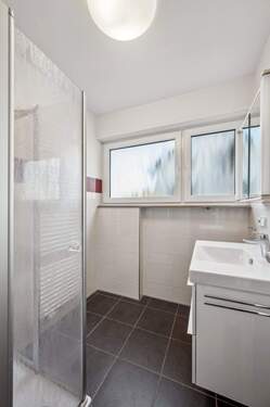 Tageslichtbad Erdgeschoss - Mehrfamilienhaus, Wohnhaus mit 210,00 m² in Stuttgart zum Kaufen