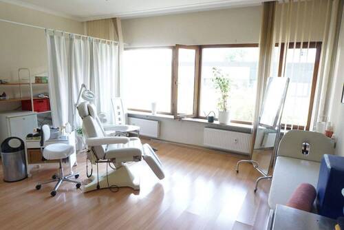 Praxis - Praxis,Büro oder Wohnungsumbau - 243.000,00 EUR Kaufpreis,