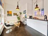 Einladender Eingangsbereich mit großem Tresen - 2 Zimmer Gewerbeobjekt (Büro, Produktion, Verkauf) zur Miete in Hamburg