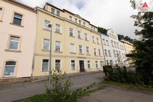 Hausansicht - Ruhige Lage in Annaberg OT Buchholz - gemütliche 3-Raum-Wohnung - PKW-Stellplatz - Terrasse !
