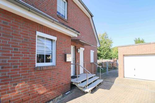 Hof mit Garage - 