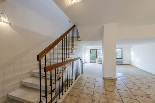 Treppenaufgang - 5 Zimmer Reihenmittelhaus in Vaihingen an der Enz