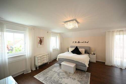 Schlafzimmer mit Ankleide - 