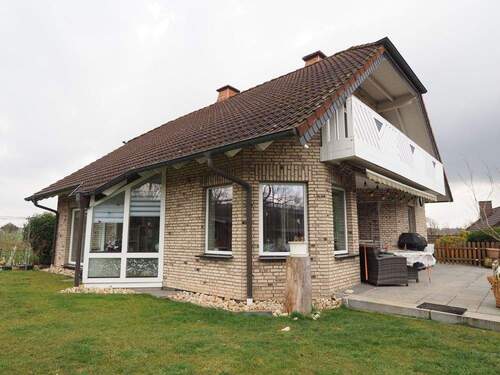 Rückansicht - Einfamilienhaus mit 220,00 m² in Girod zum Kaufen