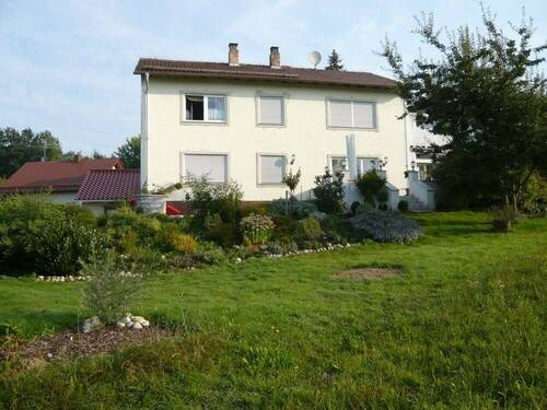 Außenansicht - Gemeinde NeuburgInn: Großzügiges Einfamilienhaus mit Möglichkeit zur Aufteilung in zwei separate Wohnungen