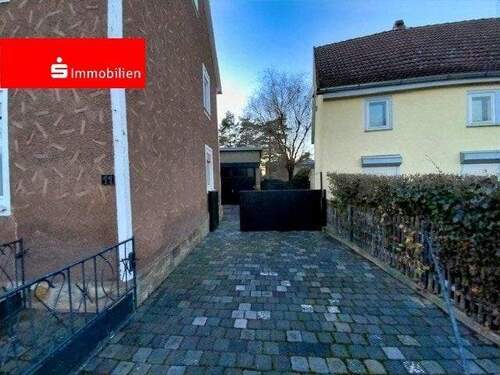 Zufahrt - Einfamilienhaus mit 135,00 m&sup2; in Gotha zum Kaufen
