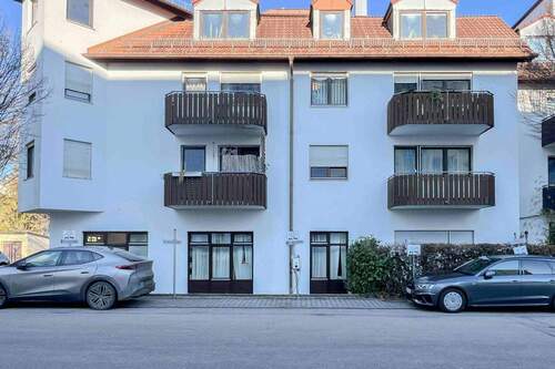 Balkonseite - Charmante 2-Zimmer-Wohnung mit Balkon und Freistellplatz, gut vermietet