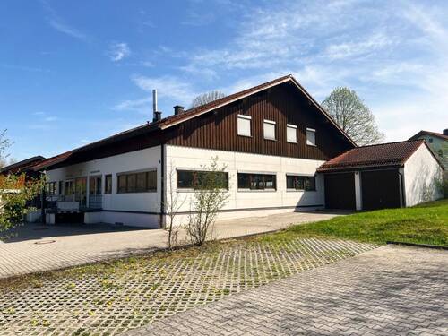 Ansicht Gewerbeobjekt - Frontansicht - Gewerbehalle - 750.000,00 EUR Kaufpreis,