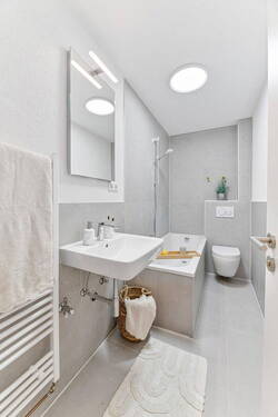 BADEZIMMER - ***MODERNE 2-ZIMMER-WOHNUNG IM ZENTRUM VON STUTTGART - AB SOFORT VERFÜGBAR***
