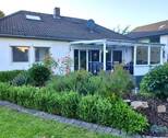 Perspektive aus dem Garten - Bungalow mit wunderschönem, großen Garten!!! Doppelgarage! Dach ausbaufähig!
