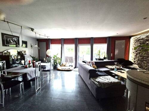 Wohnraum 1 - Mehrfamilienhaus, Wohnhaus mit 180,00 m² in Wolfhagen zum Kaufen
