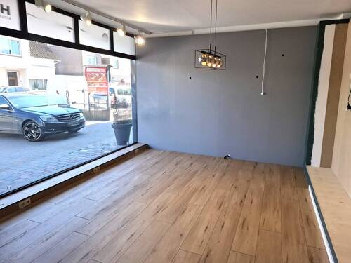 Schaufenster - Gewerbeobjekt (Büro, Produktion, Verkauf) in Bad Zwischenahn zur Miete