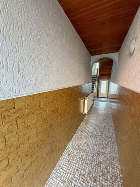 3 Hausflur EG - 7 Zimmer Reihenmittelhaus in Stolberg (Rheinland) / Büsbach