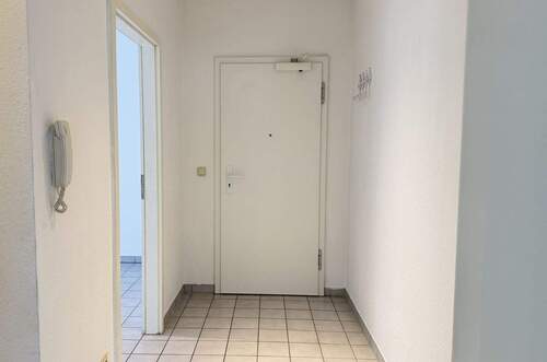 Eingang / Diele - 2 Zimmer Etagenwohnung in Wiesbaden