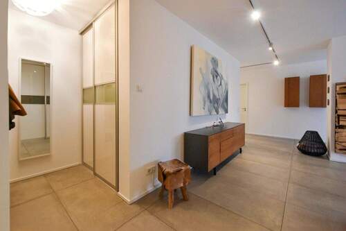 Eingangsdiele - 5 Zimmer Etagenwohnung zum Kaufen in Essen