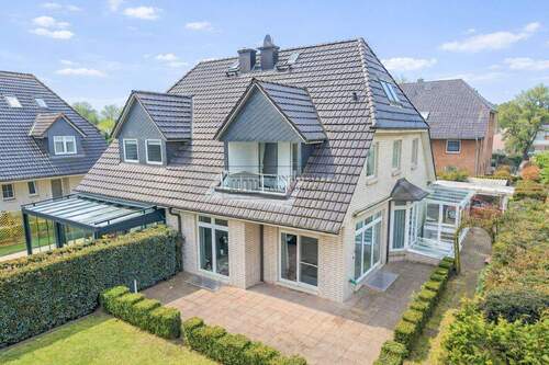 Hausansicht - 7 Zimmer Mehrfamilienhaus, Wohnhaus zum Kaufen in Hamburg