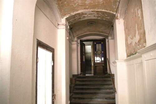 Treppenhaus - 1 Zimmer Mehrfamilienhaus, Wohnhaus zum Kaufen in Zittau