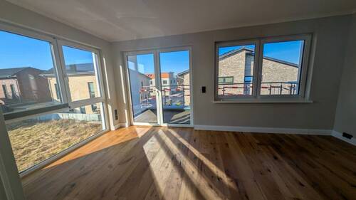 Zimmer im Obergeschoss mit Balkon - 