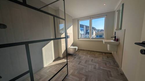 Großes Bad im Obegeschoss - 