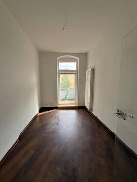 Zimmer mit Balkon - 4 Zimmer Etagenwohnung zur Miete in Meißen