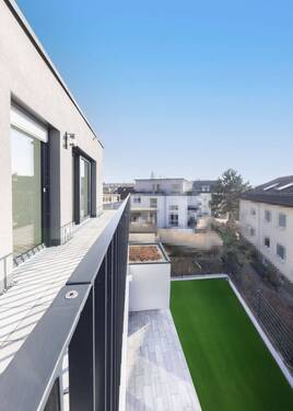 Blick in den Garten - Einfamilienhaus mit 142,00 m² in Böblingen zum Kaufen