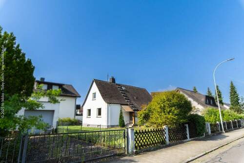 Straßenansicht - Grundstück in Neu-Isenburg zum Kaufen