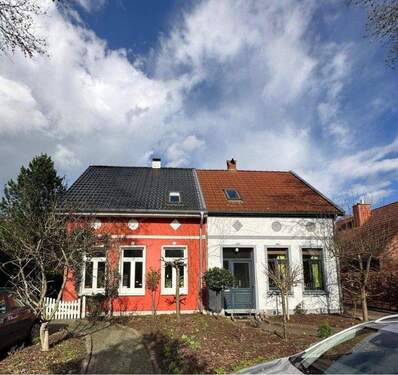 Bild - Provisionsfrei - Schöne Doppelhaushälfte mit möbliertes Appartement in idyllischer Stadtlage Nähe der Universität!