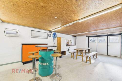 Garage - 
