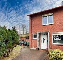 Vollständig unterkellertes Reihenendhaus mit Carport, Terrasse und Gartenhaus in Tarp