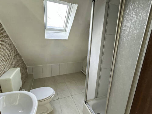Kleines Badezimmer im Dachgeschss - 
