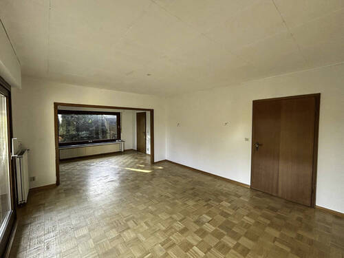 Wohnzimmer mit Blick zum Esszimmer - 5 Zimmer Einfamilienhaus zum Kaufen in Bremerhaven