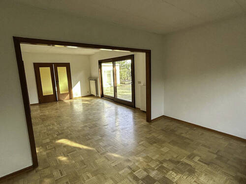 Esszimmer mit Blick zum Wohnzimmer - Einfamilienhaus mit 134,60 m&sup2; in Bremerhaven zum Kaufen