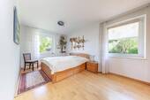 Großzügiges Schlafzimmer - 