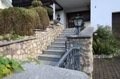 Treppenaufgang Außen - 6 Zimmer Einfamilienhaus in Albstadt