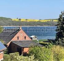 2-Familienhaus mit Seeblick! - 699.000,00&nbsp;EUR Kaufpreis, ca.&nbsp; 160,00&nbsp;m&sup2;&nbsp;Wohnfl&auml;che in Groß Sarau (PLZ: 23627)