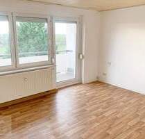 ***AB SOFORT ZU VERKAUFEN*** 1-Raumwohnung mit großzügigem Balkon, Einbauküche und Tageslichtbad mit Dusche - Wülknitz