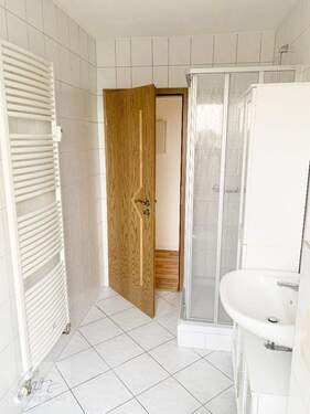 Badezimmer mit Dusche - 