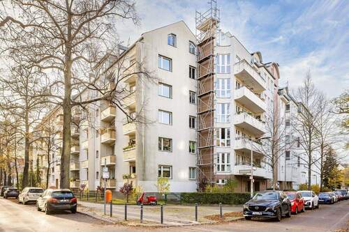 Außenansicht - Gelegenheit in Friedenau nahe Friedrich-Wilhelm-Platz: Helle 2,5-Zimmer-Wohnung mit Wintergarten