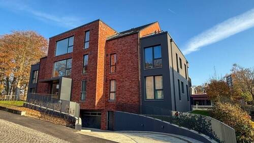 Außenansicht mit Tiefgaragenzufahrt - 