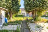 Garten mit Hausansicht - (KI generiert) - 