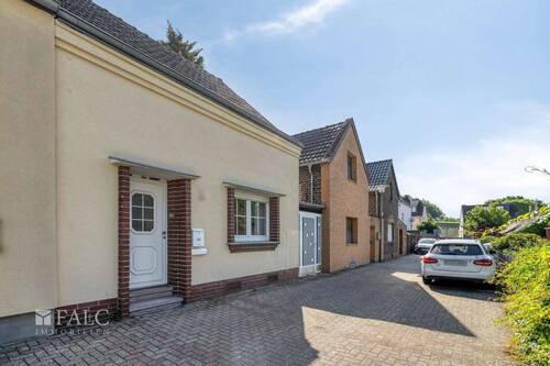 Straßeansicht - Einfamilienhaus mit 73,30 m&sup2; in Köln zum Kaufen