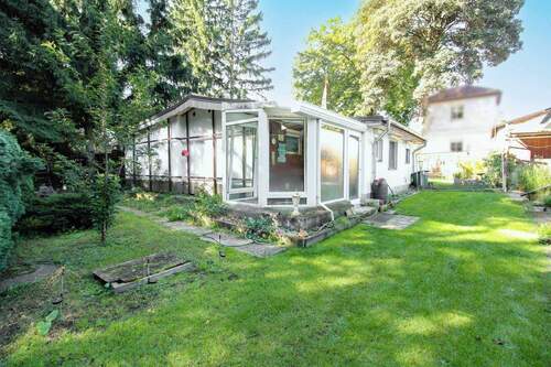 Titelbild - Familienfreundlicher Bungalow in idyllischer Waldlage mit großem Grundstück