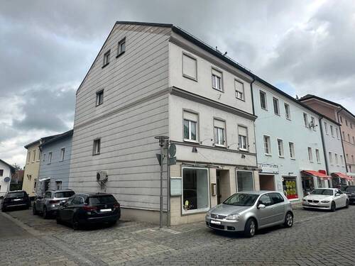 Hausansicht - Wohn-Geschäftshaus mit Dachterrasse in EichendorfZentrum