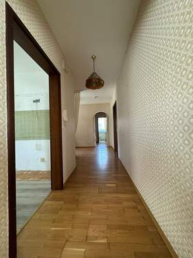 Flur - 6 Zimmer Einfamilienhaus zum Kaufen in Trostberg